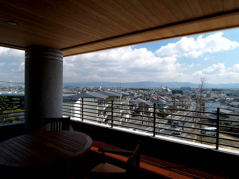 高台の住居, 森田昌司建築空間設計 森田昌司建築空間設計 Modern style balcony, porch & terrace