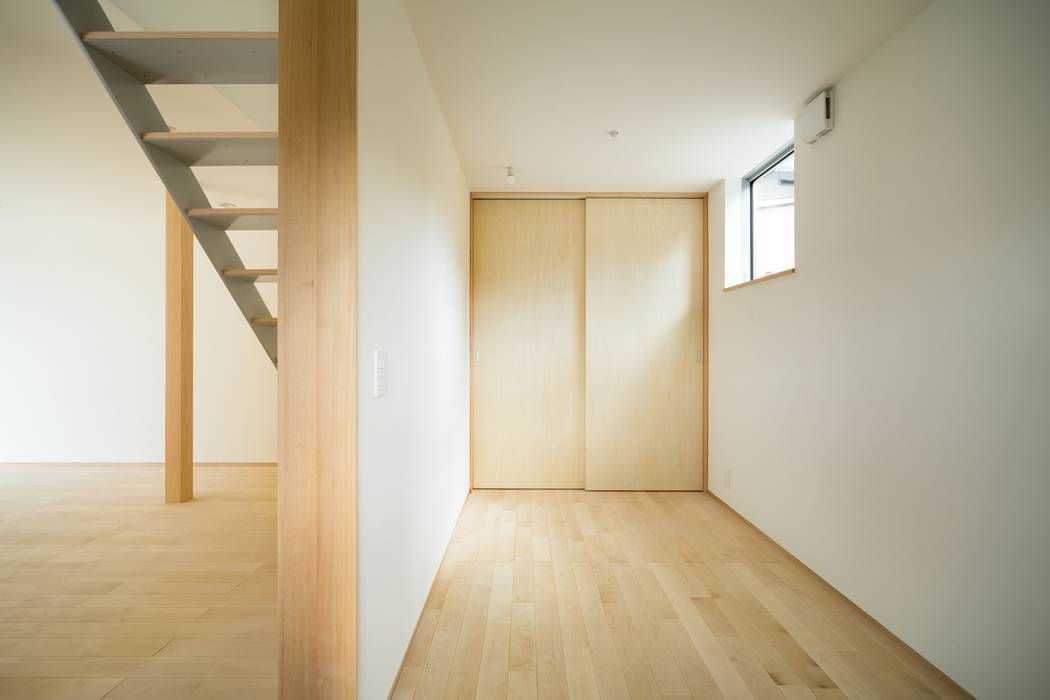 大高の家/ House in Odaka, 市原忍建築設計事務所 / Shinobu Ichihara Architects 市原忍建築設計事務所 / Shinobu Ichihara Architects 北欧デザインの 子供部屋 合板（ベニヤ板）