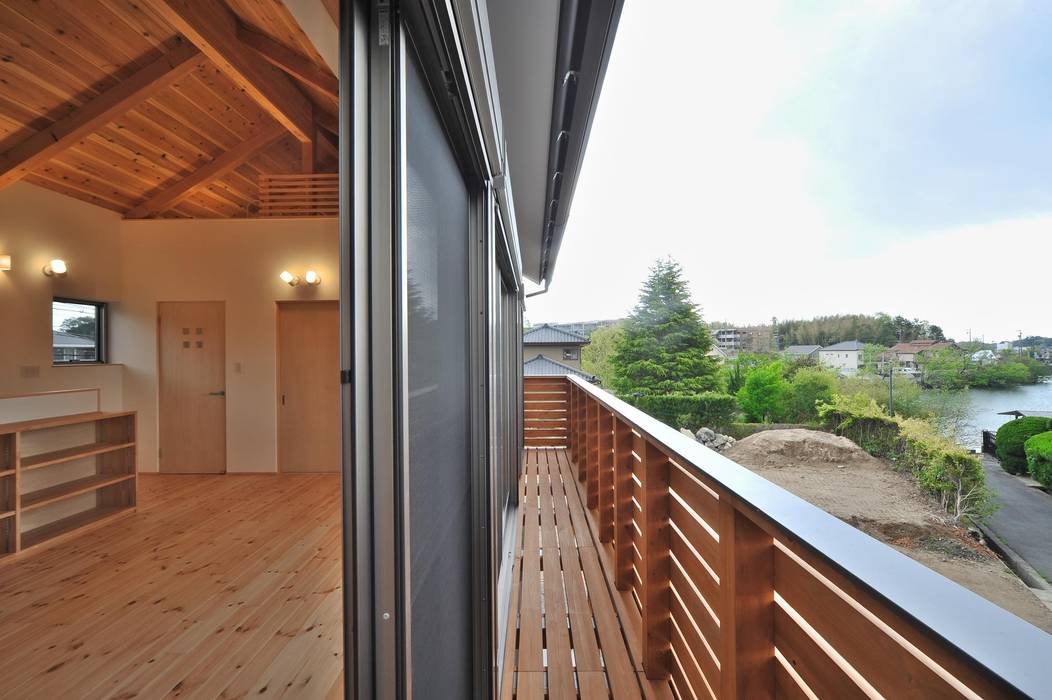 上津部田の家1, 若山建築設計事務所 若山建築設計事務所 Asian style balcony, porch & terrace Wood Wood effect