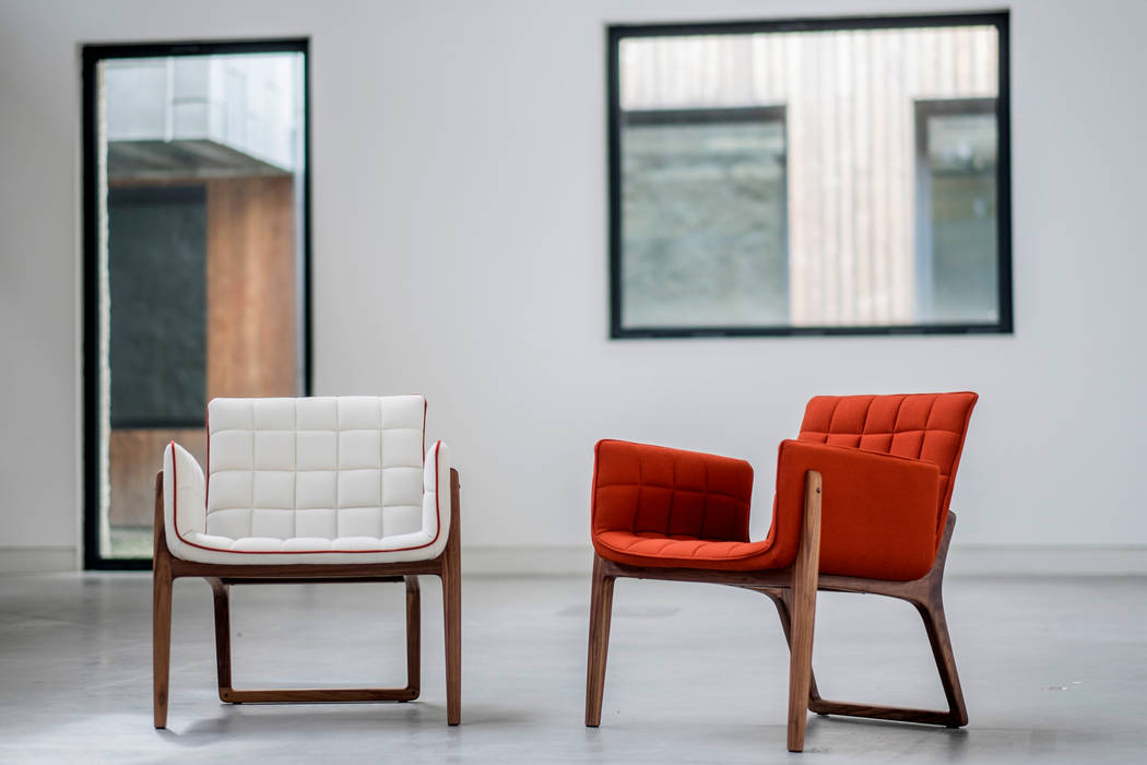 MANDARINE | Sillón pequeño homify Salones de estilo minimalista Madera maciza Multicolor silla para esquina,sillón,Taburetes y sillas