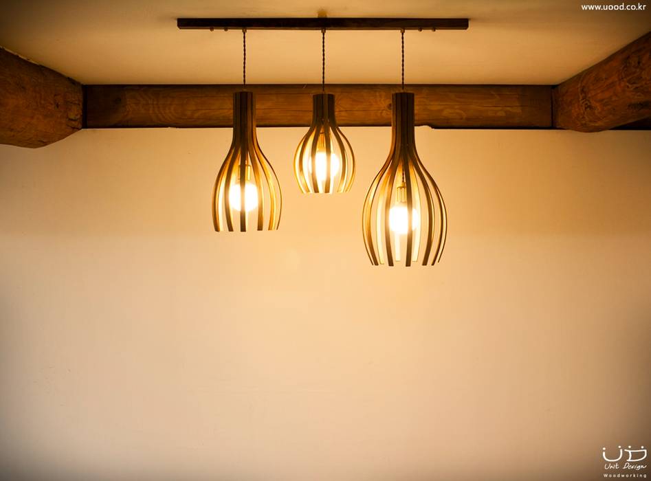 월넛 행잉 펜던트 조명 _ Curve Pendant Lighting 유닛디자인 모던스타일 다이닝 룸 우드 우드 그레인 조명