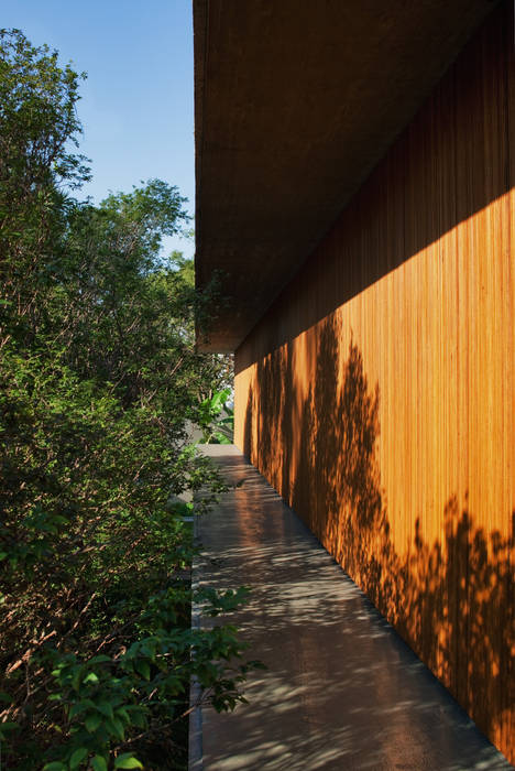 Toblerone House, Studio MK27 Studio MK27 Casas estilo moderno: ideas, arquitectura e imágenes