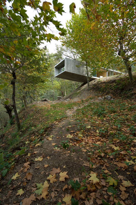 Casa no Gerês, CORREIA/RAGAZZI ARQUITECTOS CORREIA/RAGAZZI ARQUITECTOS Casas modernas