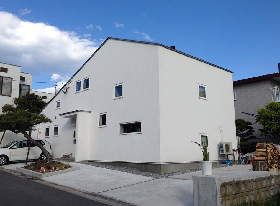 サンカクヤネノイエ, 神子島肇建築設計事務所 神子島肇建築設計事務所 Modern houses