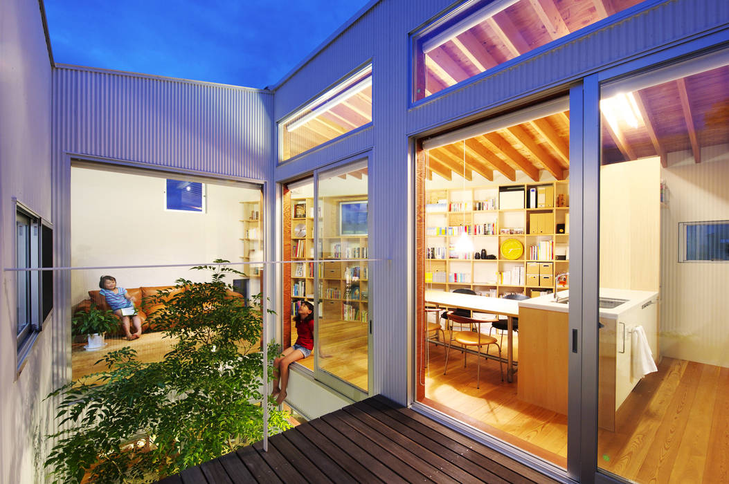 秦野の家, 萩原健治建築研究所 萩原健治建築研究所 minimalist style balcony, porch & terrace