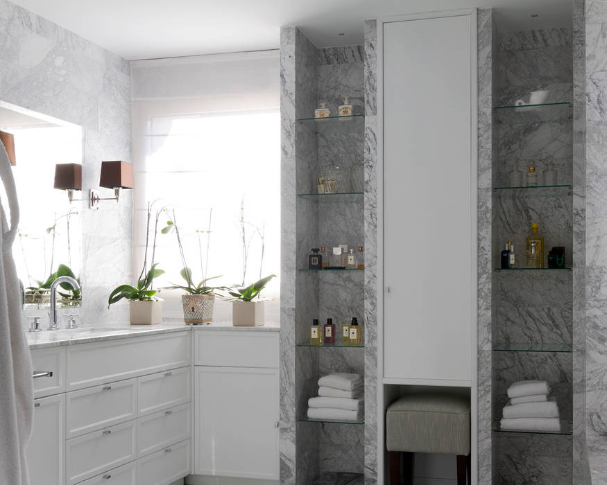 homify Modern bathroom