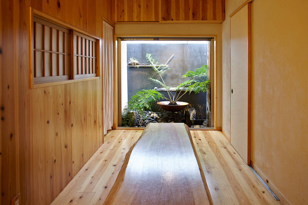 東平の家, 伊藤瞬建築設計事務所 伊藤瞬建築設計事務所 Eclectic style dining room