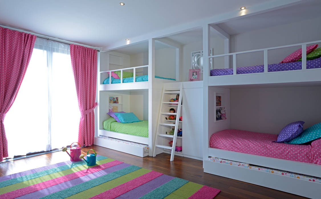 homify Modern nursery/kids room Wood White