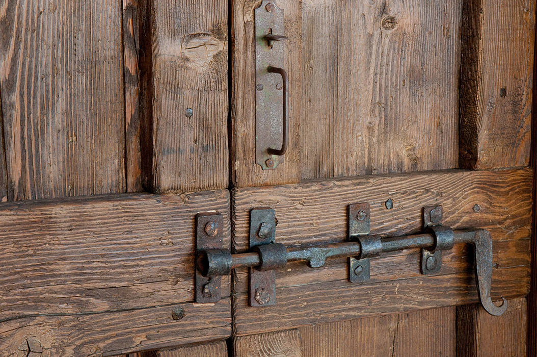 Cascina Alta Valtellina, Semplicemente Legno Semplicemente Legno Pintu & Jendela Gaya Rustic Kayu Wood effect