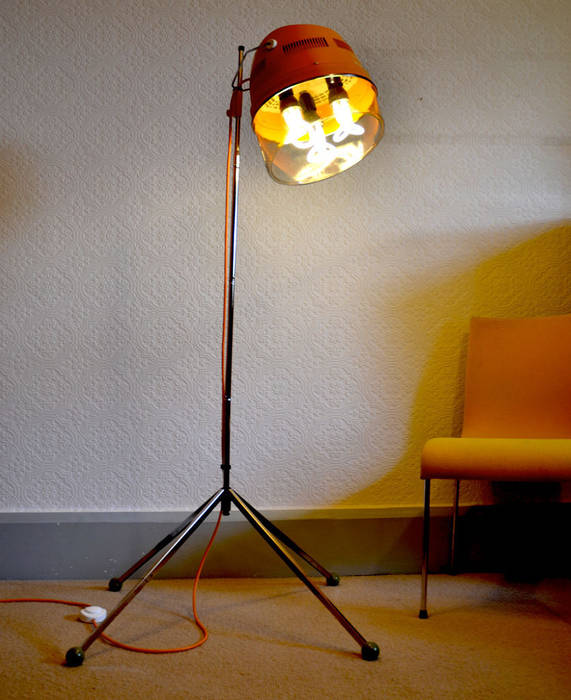 'THE SALONAIRE' FLOOR LAMP, it's a light it's a light Ruang Media Gaya Eklektik