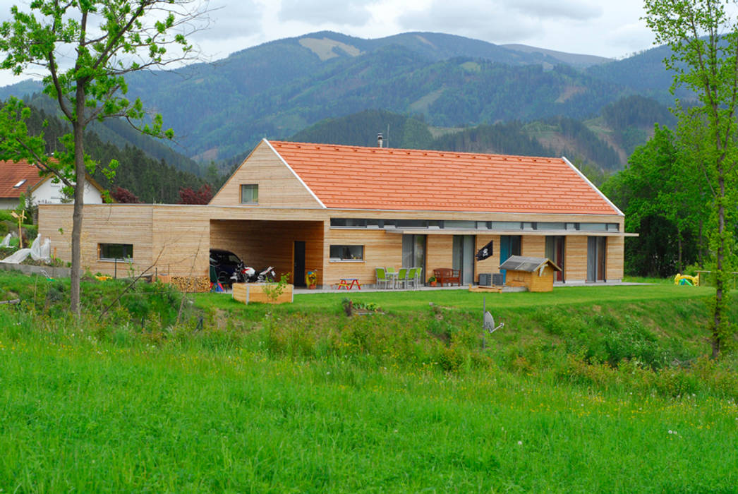 Wohnen am Land, Arch. DI Peter Polding ZT Arch. DI Peter Polding ZT Country style house Wood Wood effect