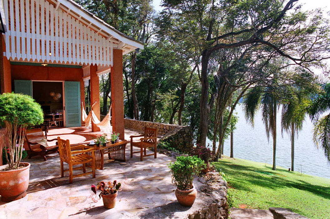 Casa de Campo - Ibiúna, Célia Orlandi por Ato em Arte Célia Orlandi por Ato em Arte Balcones y terrazas de estilo rural