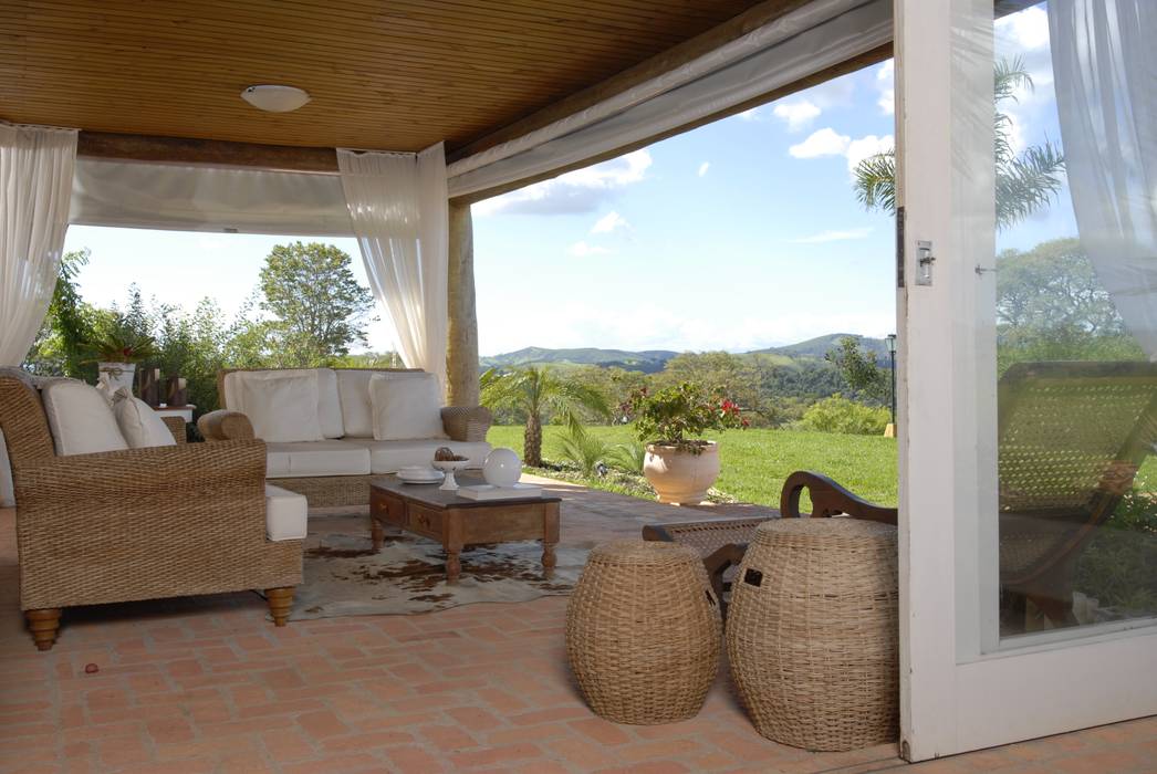 Casa de campo - Cunha - São Paulo - Brasil, Carmen Saraiva Arquitetura Carmen Saraiva Arquitetura Rustikaler Balkon, Veranda & Terrasse