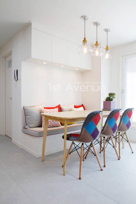심플한 화이트 인테리어와 30평형 홈스타일링 , 퍼스트애비뉴 퍼스트애비뉴 Modern Living Room White