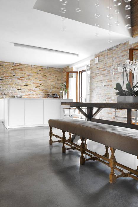 Una casa con stile e funzionalità: Design Rustico, Opera s.r.l. Opera s.r.l. Country style dining room