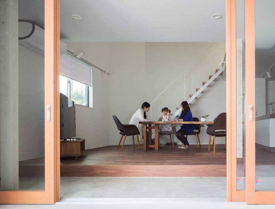 浜竹の家 House in Hamatake, 本間義章建築設計事務所 本間義章建築設計事務所 Modern living room