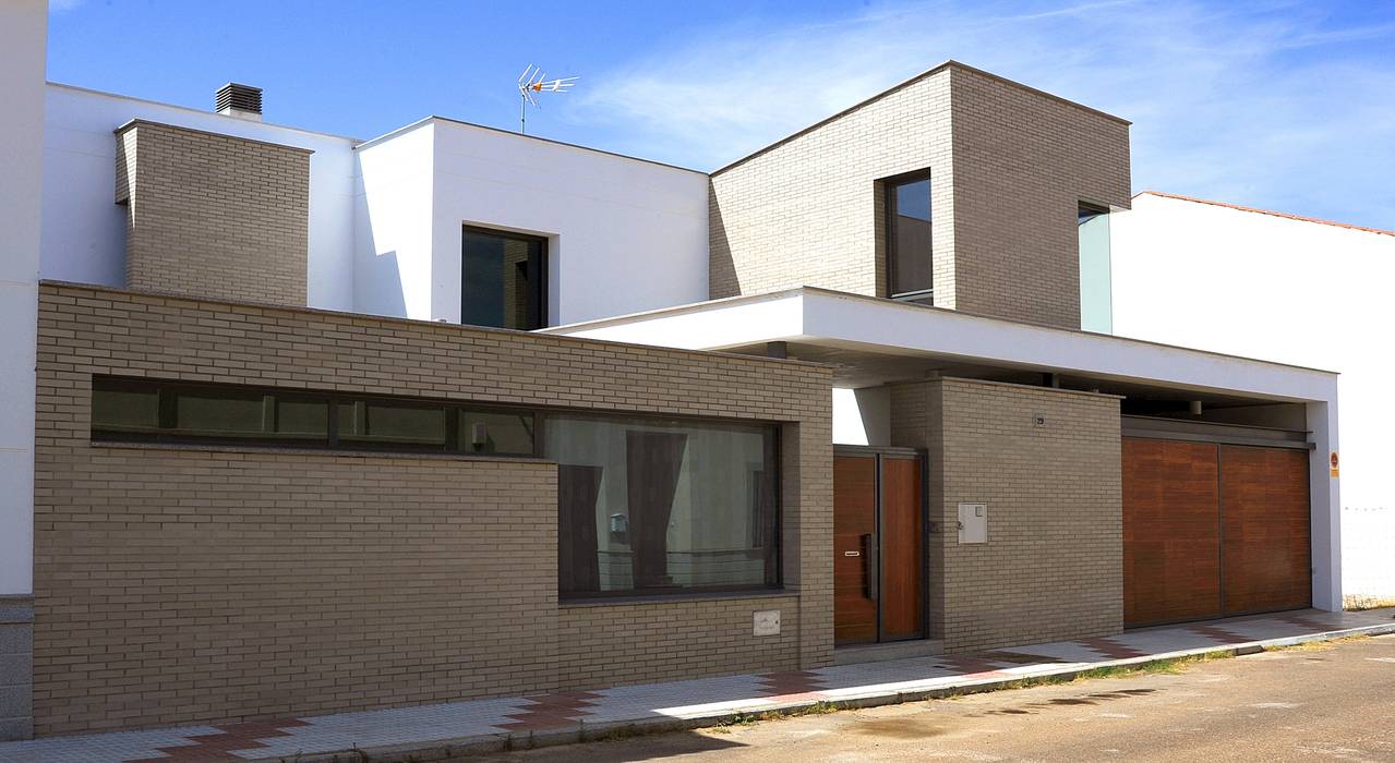 VIVIENDA UNIFAMILIAR ENTREMEDIANERAS, ESTUDIO P ARQUITECTO ESTUDIO P ARQUITECTO Дома в стиле модерн Керамика