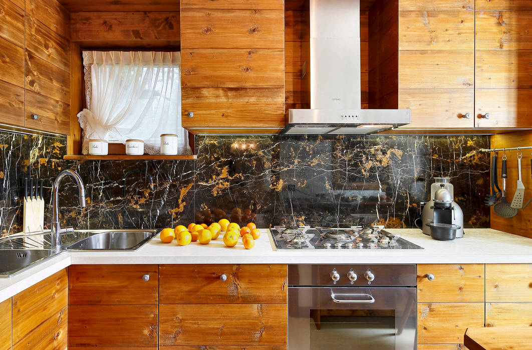 A tipical house with rock inside in Cortina d'Ampezzo, Ambra Piccin Architetto Ambra Piccin Architetto Kitchen Wood Wood effect Bench tops