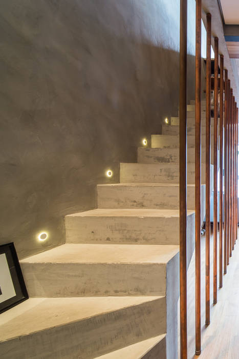 apto cobre/blue, Casa100 Arquitetura Casa100 Arquitetura Modern Corridor, Hallway and Staircase