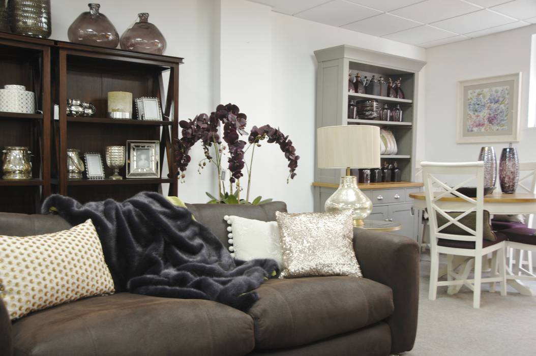 Kitchen snug and dining/living room classic style dining room by bandon