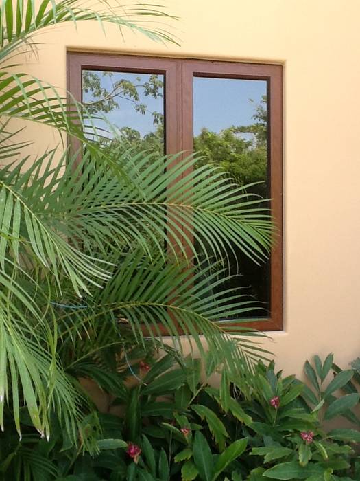 homify Classic style windows & doors Aluminium/Zinc Wood effect