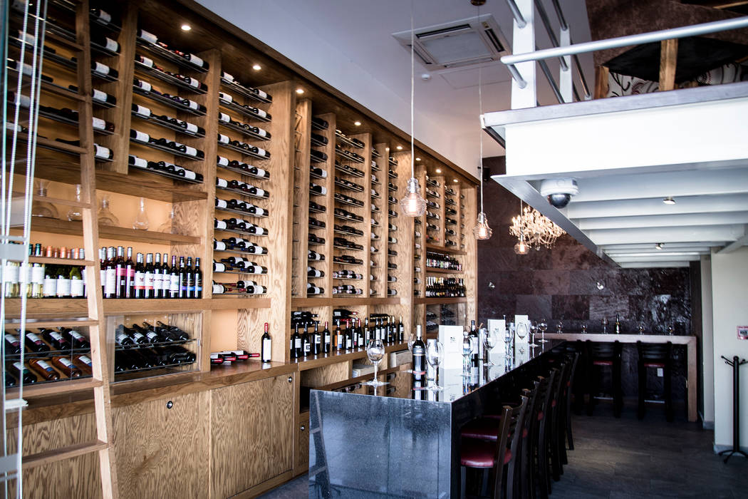 Wine Bar. Cava y barra de cata Axios Arquitectos Espacios comerciales Bares y discotecas