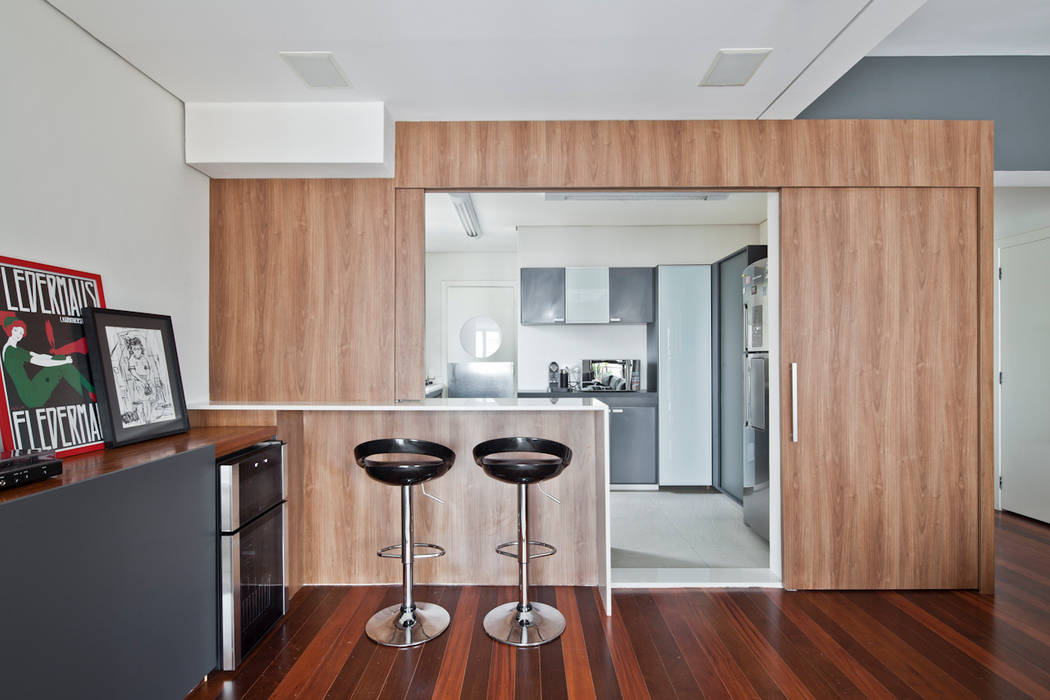 abertura sala/ cozinha Laranja Lima Arquitetura Salas de estar minimalistas