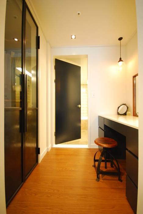 homify Modern dressing room