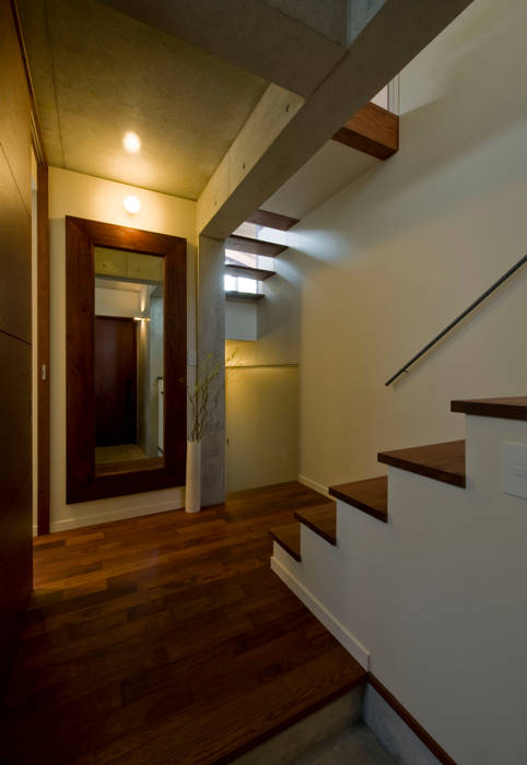 Pasillos Hall Y Escaleras De Estilo Asiatico De アール アンド エス設計工房 Asiatico Homify