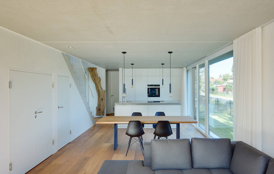 Modernes Ferienwohnhaus in Anlehnung an ein traditionelles Drempelhaus, Möhring Architekten Möhring Architekten Modern living room
