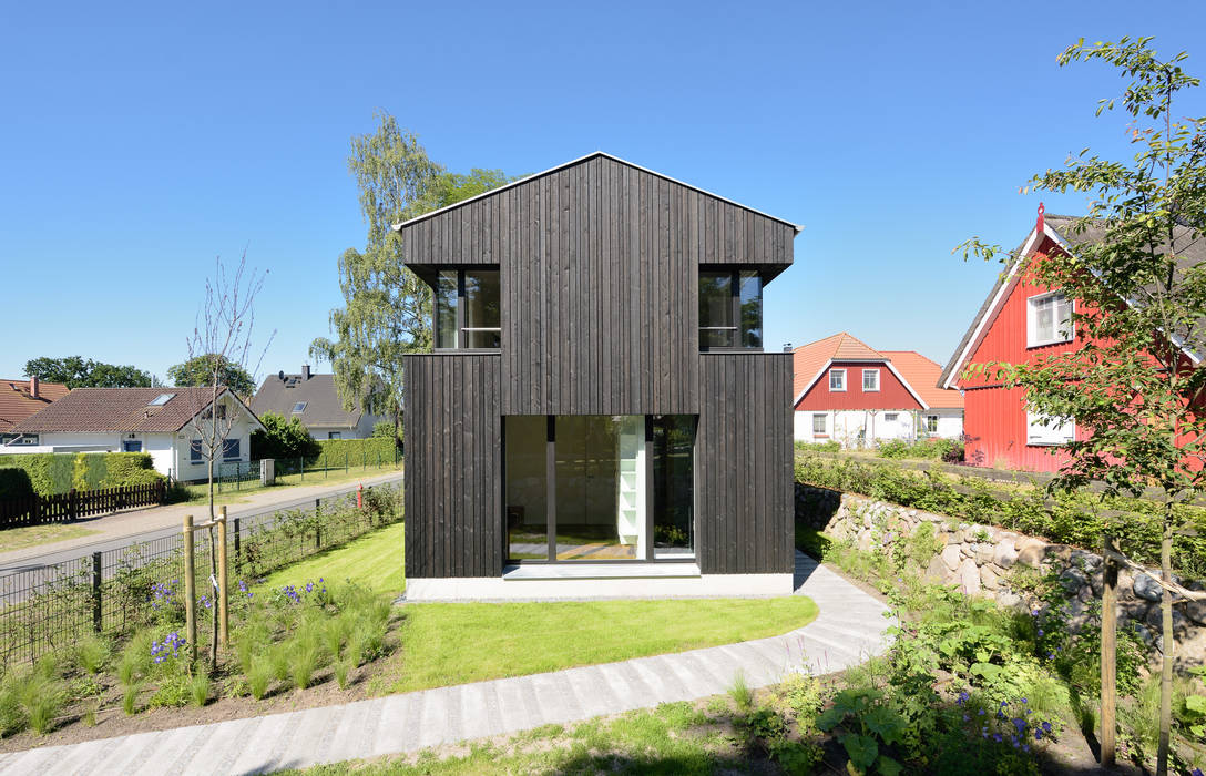 Modernes Ferienwohnhaus in Anlehnung an ein traditionelles Drempelhaus, Möhring Architekten Möhring Architekten Maisons modernes