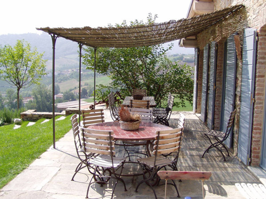 homify Mediterrane balkons, veranda's en terrassen Accessoires & decoratie