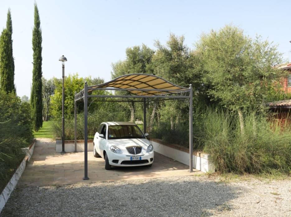 pergola per auto homify Garage/Rimessa in stile classico Garage/Rimessa