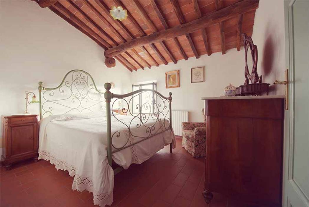 Lucca, Livio Bargagli Stoffi Livio Bargagli Stoffi Country style bedroom