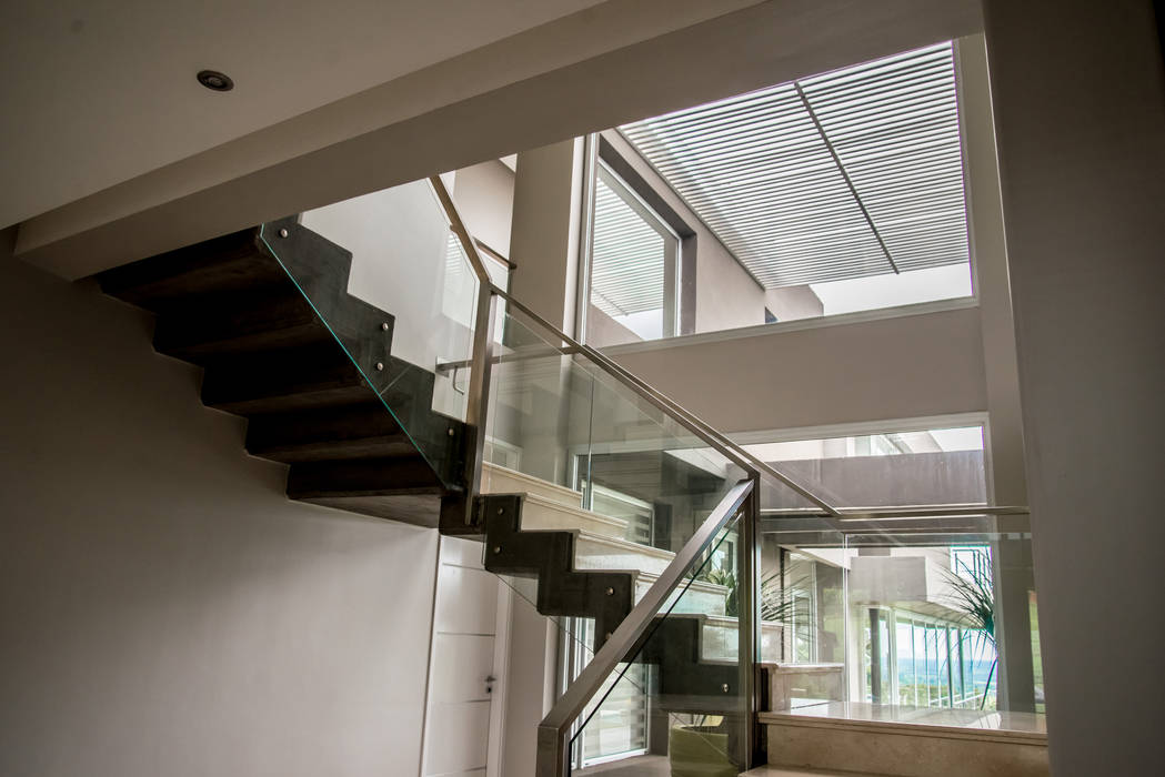 Casa MAS, Saez Sanchez. Arquitectos Saez Sanchez. Arquitectos Modern Corridor, Hallway and Staircase