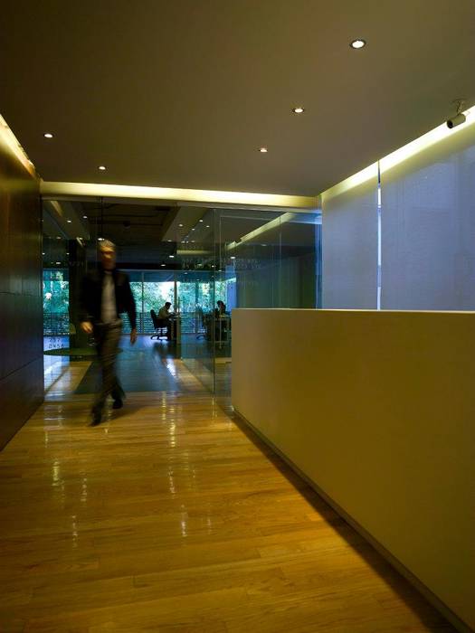 QGC Central Office- , Elías Arquitectura Elías Arquitectura Estudios y despachos modernos