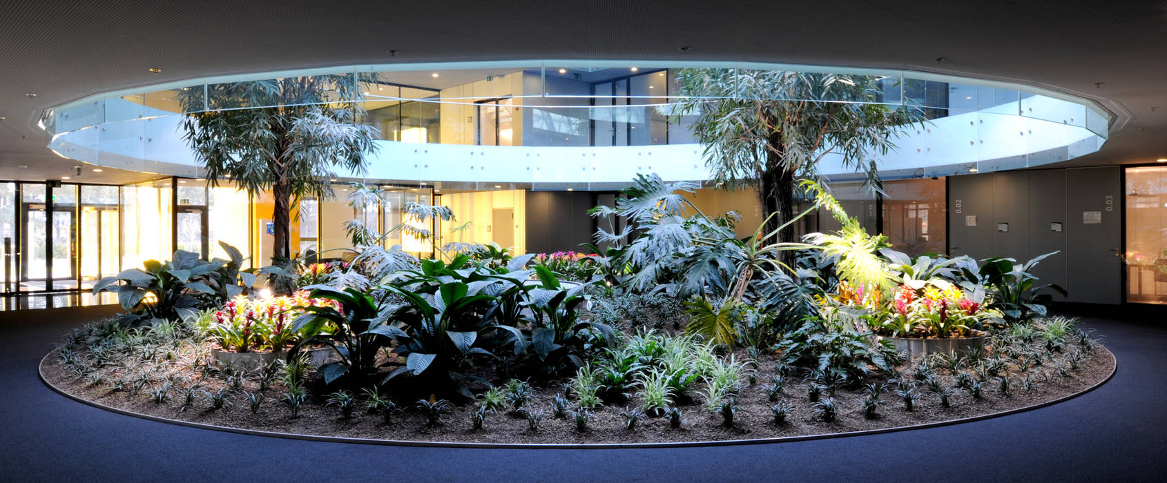 Jardim interno Peixoto Arquitetos Associados Espaços comerciais Edifícios comerciais