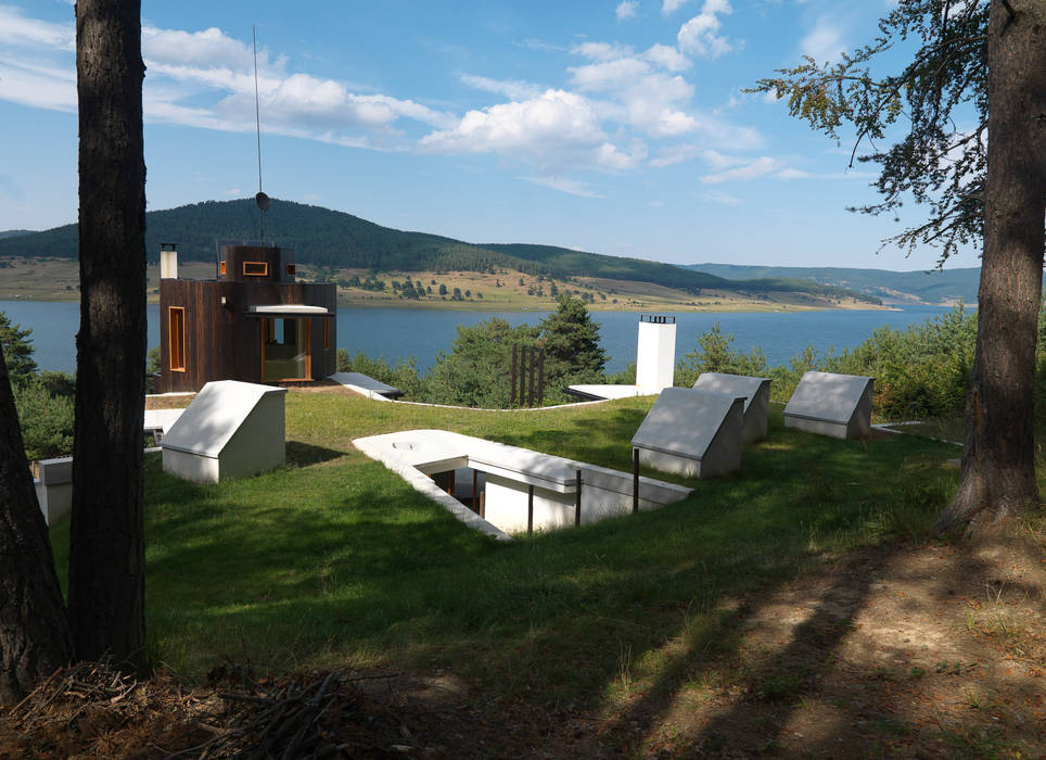 Fishing Lodge, Bulgaria, Simon Gill Architects Simon Gill Architects Rustic style house