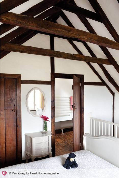 A 17th Century Historic Home in the English Countryside, Heart Home magazine Heart Home magazine Country style bedroom