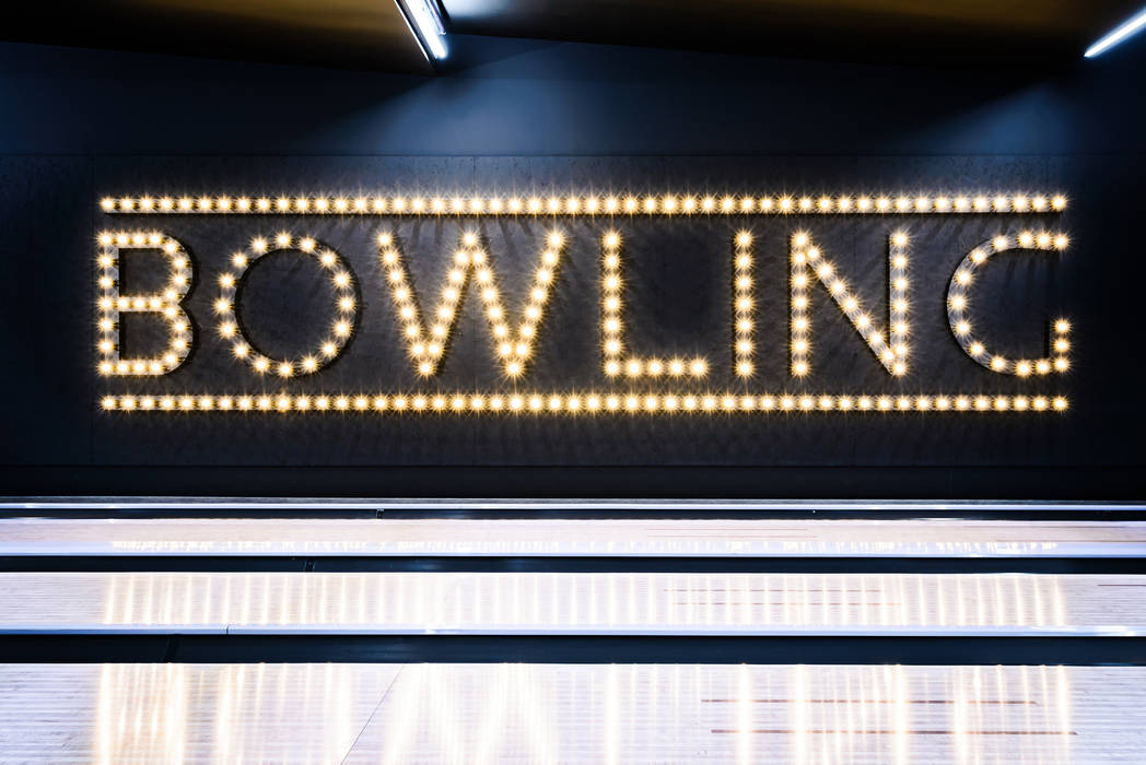Bowling Hula Kula w Ostrzeszowie, Q2Design Q2Design Espacios comerciales Bares y discotecas