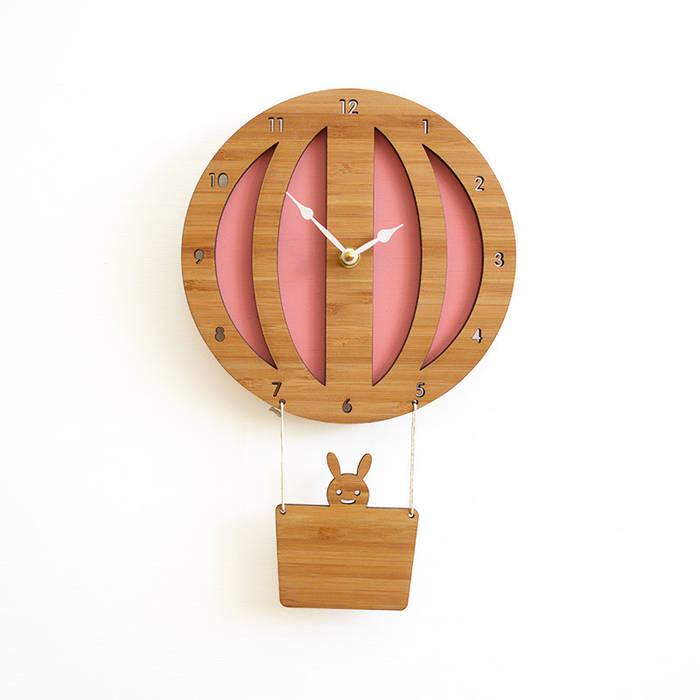 디코이랩 열기구 우드 벽시계(Decoylab Hot Air Balloon Clock), pink, Brillian Co. Brillian Co. Dormitorios infantiles de estilo escandinavo Bambú Verde Accesorios y decoración