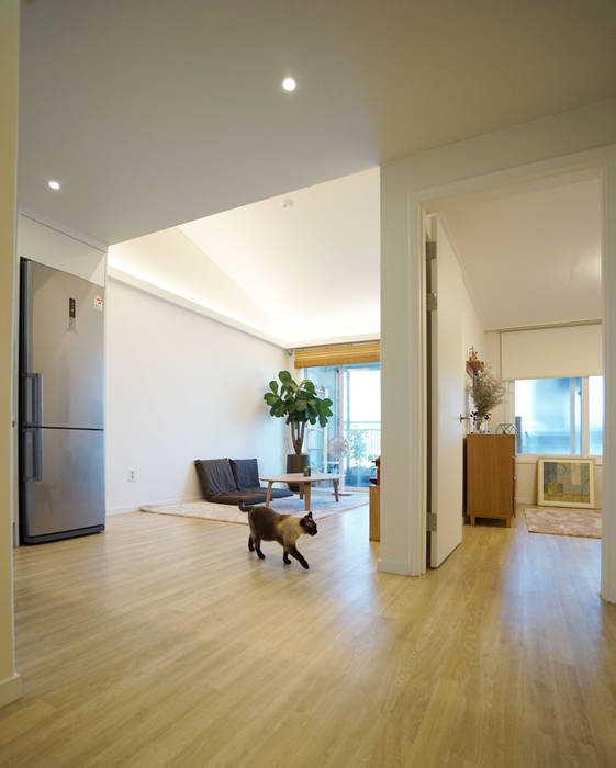H 아파트 17평형 리모델링 ( 다락과 고양이), IDÉEAA _ 이데아키텍츠 IDÉEAA _ 이데아키텍츠 Ruang Keluarga Modern MDF