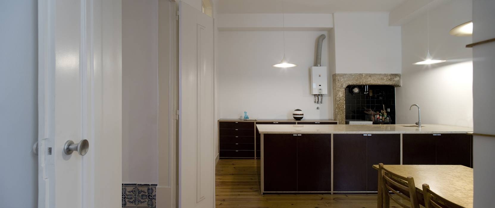 Apartamento na Sé, Ricardo Carvalho + Joana Vilhena Arquitectos Ricardo Carvalho + Joana Vilhena Arquitectos Cozinhas clássicas