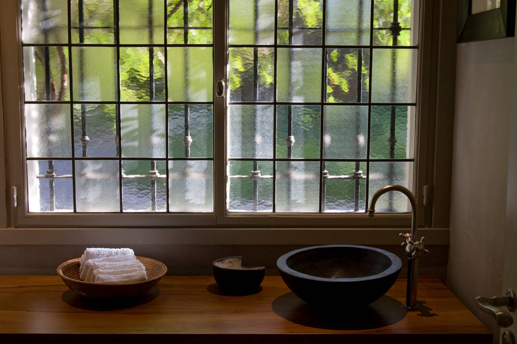 Casa en la Barranca · San Isidro, Buenos Aires · Paula Herrero | Arquitectura, Paula Herrero | Arquitectura Paula Herrero | Arquitectura Kamar Mandi Modern