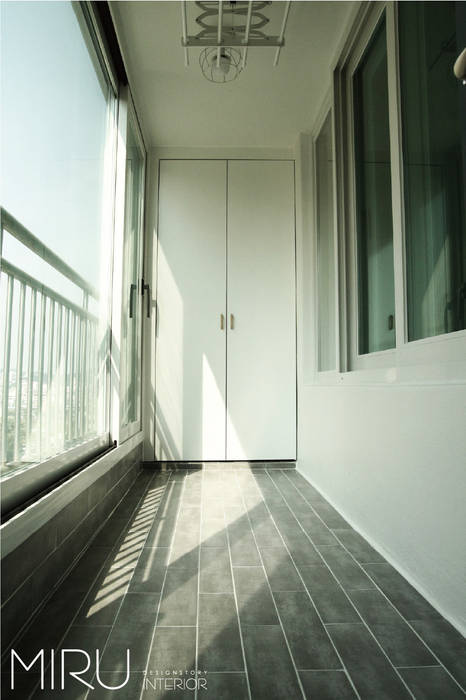 트랜디한 아파트 인테리어(베란다,욕실), 미루디자인 미루디자인 Тераса