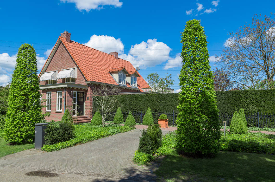 house , Foto Buro Brabant Foto Buro Brabant Rustieke huizen Lucht,Wolk,Plant,Gebouw,Raam,Boom,huis,land veel,Natuurlijk landschap,Gras