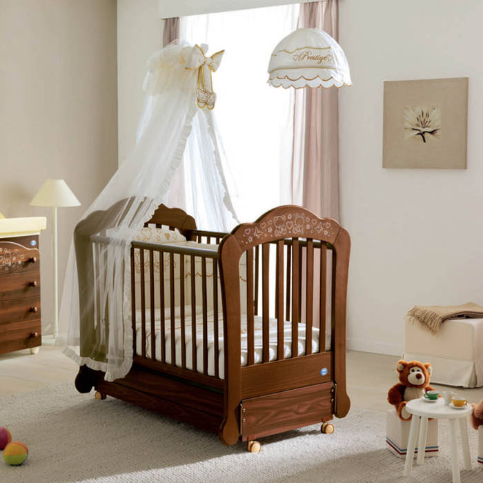 'Sofia' Wooden baby cot/cradle with rocking system by Pali homify Quartos de criança modernos Madeira Acabamento em madeira Camas e berços