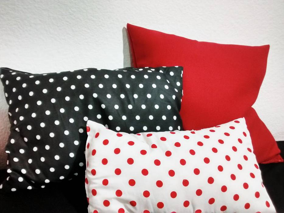 Red, black and white., Ofelia Design Ofelia Design Salones minimalistas Decoración y accesorios