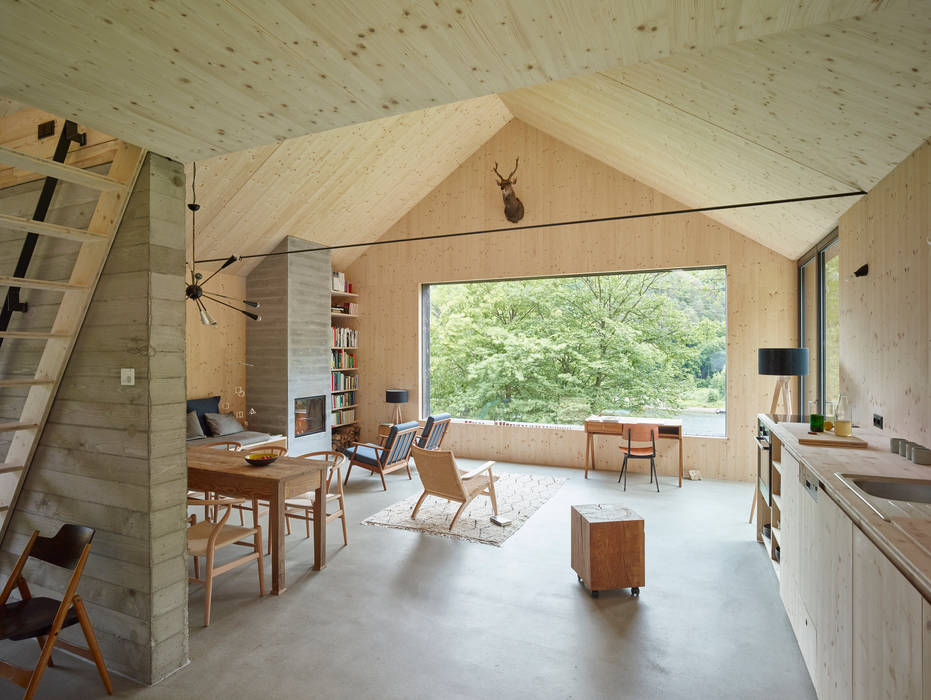 Modernes Holzhaus am See mit Traumausblick, Backraum Architektur Backraum Architektur Living room