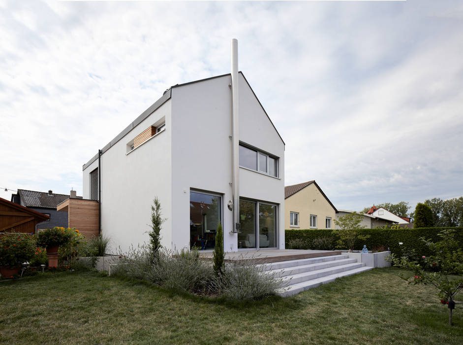 Außenansicht mit Terrasse Marcus Hofbauer Architekt Moderne Häuser